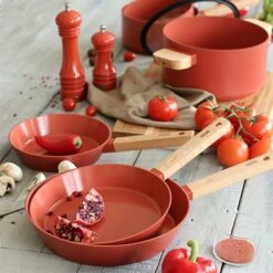 Poêle Ector Induction Aluminium Revêtu Manche En Bois 28 Cm Rouge -Kitchen Aid Boutique 108014 4 2 Poele Ector induction aluminium revetu manche en bois 28 cm rouge Ogo