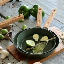 Poêle Ector Induction Aluminium Revêtu Manche En Bois 20 Cm Vert 7 Poêle Ector Induction Aluminium Revêtu Manche En Bois 20 Cm Vert -Kitchen Aid Boutique 108019 2 1 Poele Ector induction aluminium revetu manche en bois 20 cm vert Ogo