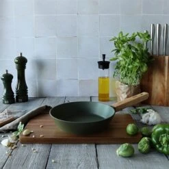 Poêle Ector Induction Aluminium Revêtu Manche En Bois 20 Cm Vert 9 Poêle Ector Induction Aluminium Revêtu Manche En Bois 20 Cm Vert -Kitchen Aid Boutique 108019 4 1 Poele Ector induction aluminium revetu manche en bois 20 cm vert Ogo