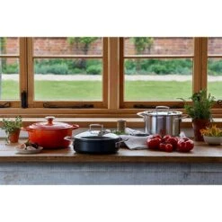Le Creuset Sauteuse Rondeau Anti-adhérente Les Forgées 28 Cm Et Couvercle En Verre 6 Le Creuset Sauteuse Rondeau Anti-adhérente Les Forgées 28 Cm Et Couvercle En Verre -Kitchen Aid Boutique 133009 2 1 Sauteuse rondeau anti adherente Les Forgees 28 cm et couvercle en verre Le Creuset
