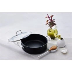 Le Creuset Sauteuse Rondeau Anti-adhérente Les Forgées 28 Cm Et Couvercle En Verre 7 Le Creuset Sauteuse Rondeau Anti-adhérente Les Forgées 28 Cm Et Couvercle En Verre -Kitchen Aid Boutique 133009 3 1 Sauteuse rondeau anti adherente Les Forgees 28 cm et couvercle en verre Le Creuset