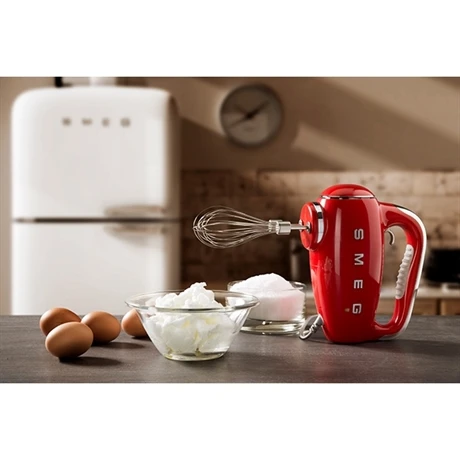 Smeg Batteur à Main 9 Vitesses 250 W HMF01RDEU Rouge 3 Smeg Batteur à Main 9 Vitesses 250 W HMF01RDEU Rouge – Image 3